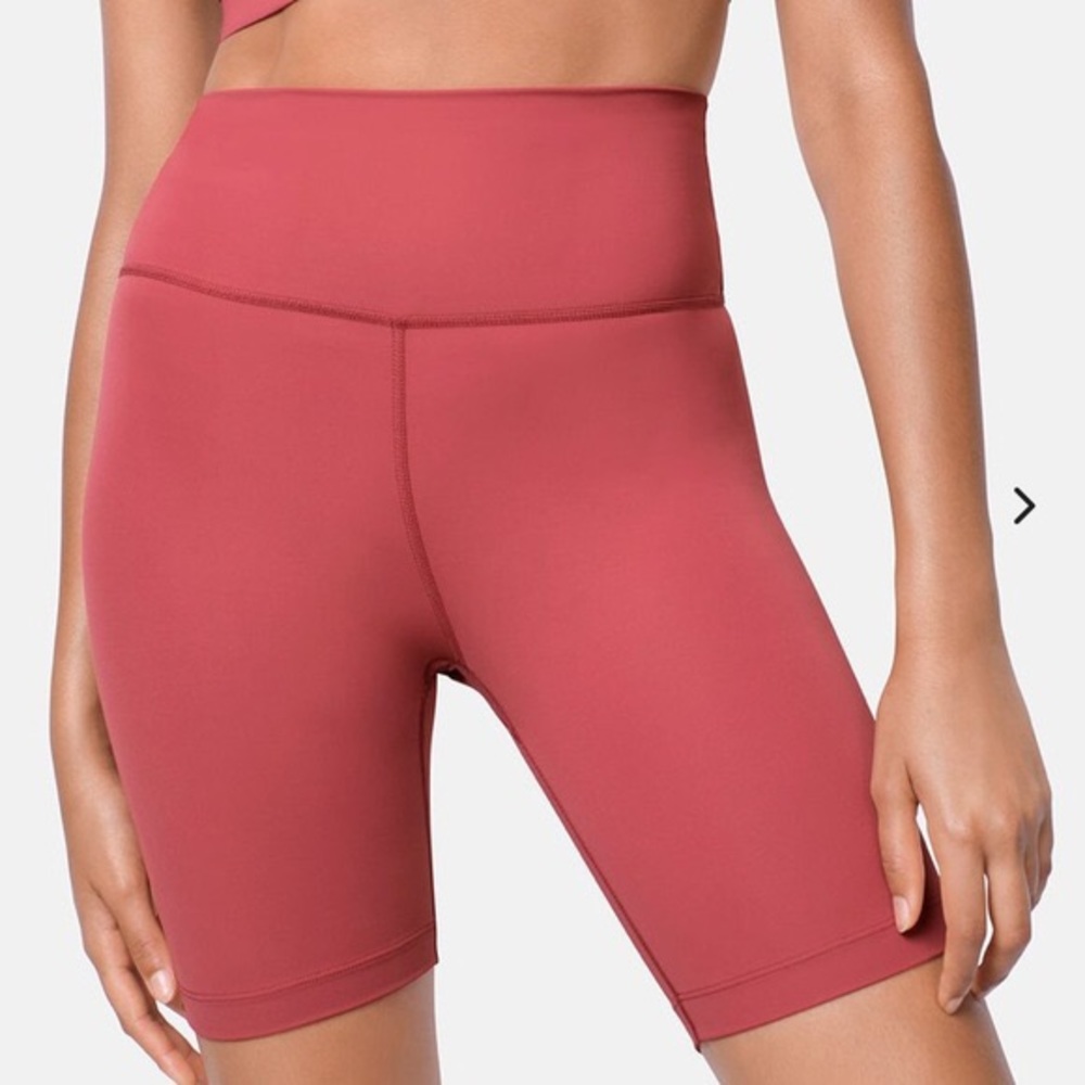 Outdoor Voices Lightform 7” Shorts